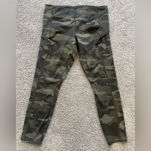 Athleta Camo Contender 7/8 Legging - size L